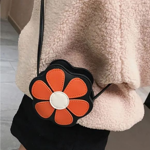 NWOT Flower Power Cross Body Bag - Picture 3 of 3